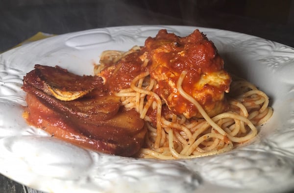 Poulet Farci au Fromage sur Spaghetti Sauce à la Viande 1