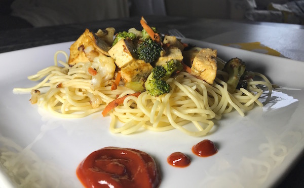 Spaghetti Tofu et Légumes avec Sauce Asiatique 17