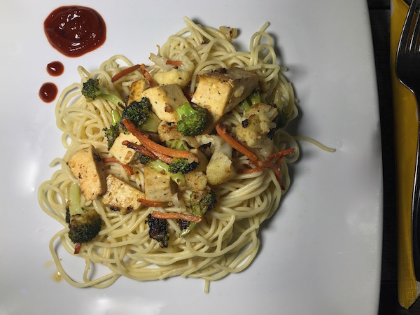 Spaghetti Tofu et Légumes avec Sauce Asiatique 2